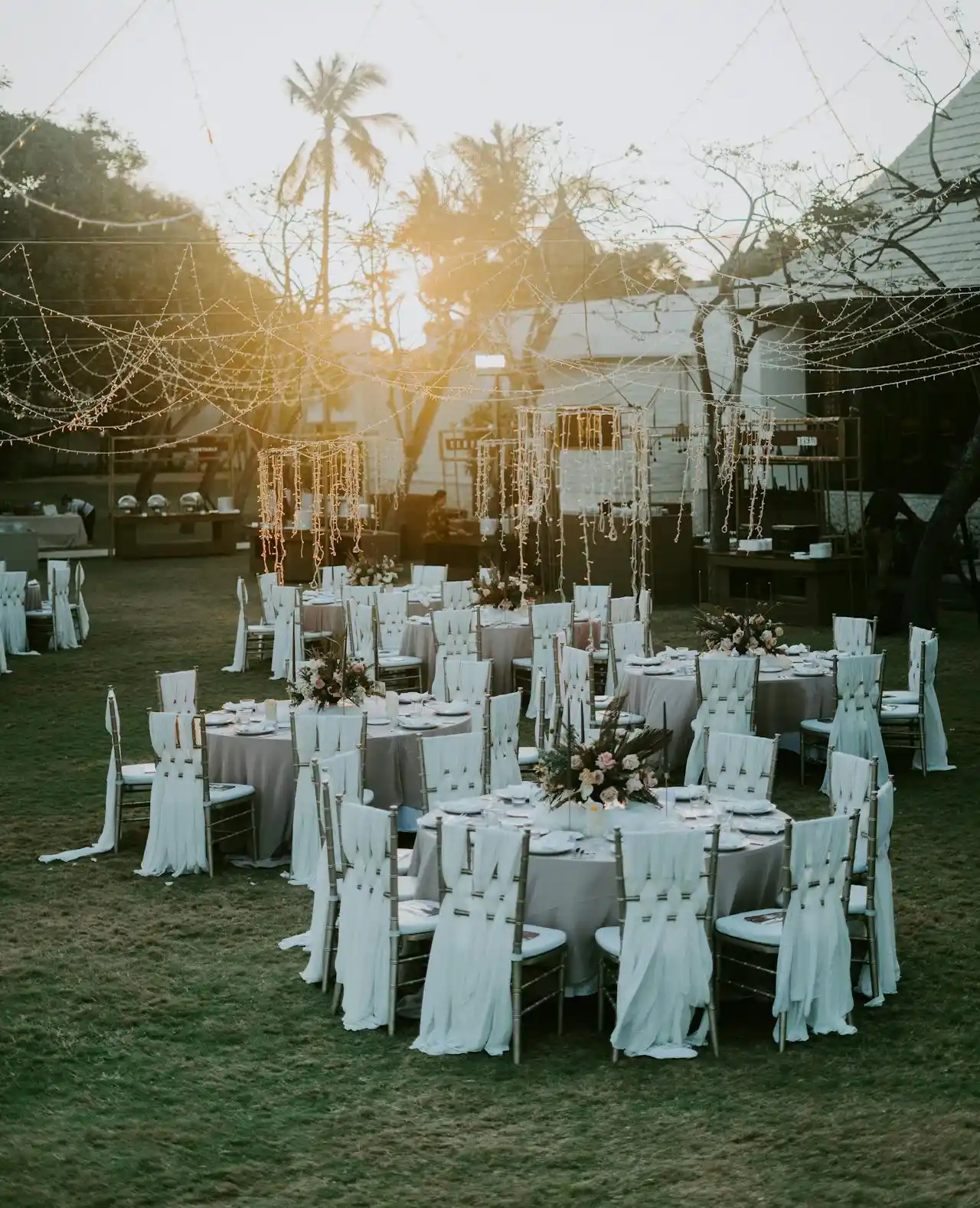 Who to Invite to Your Wedding: Figuring Out Your Guest List