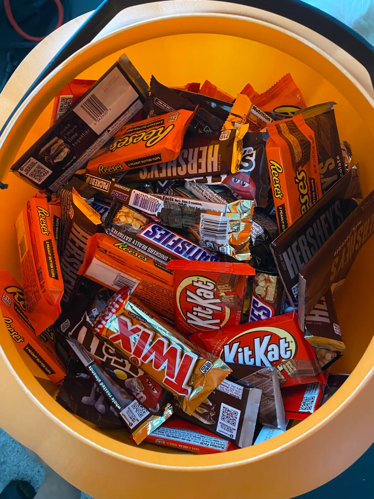 What to Put in Halloween Treat Bags: Make Trick-Or-Treaters Happy